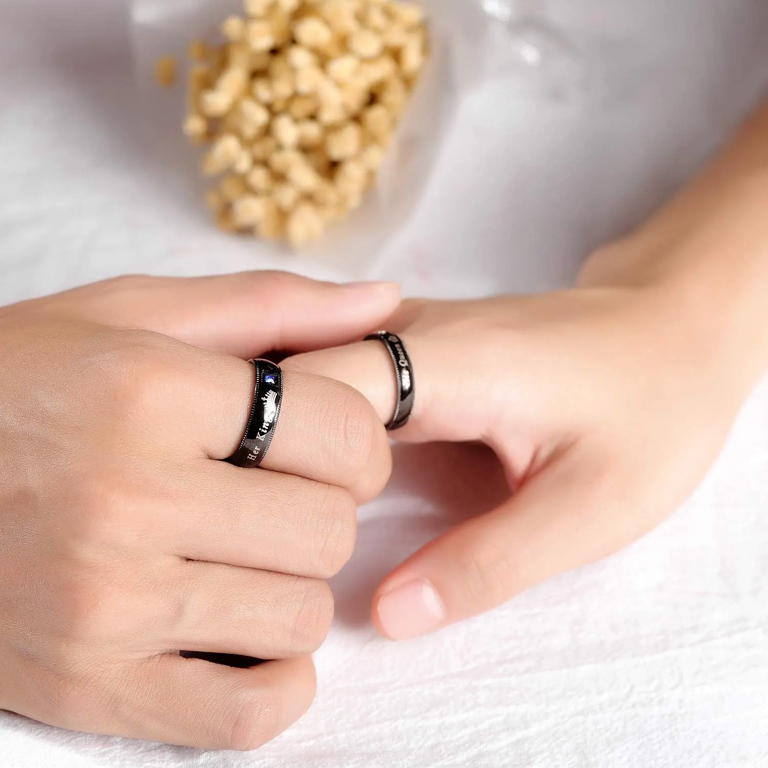 2pcs Set of His and Her Matching Promise Rings for Couples Black Stainless Steel His Queen & Her King Wedding Engagement Annivesary Bands Couples Rings Anniversary Valentine's Jewelry Gifts