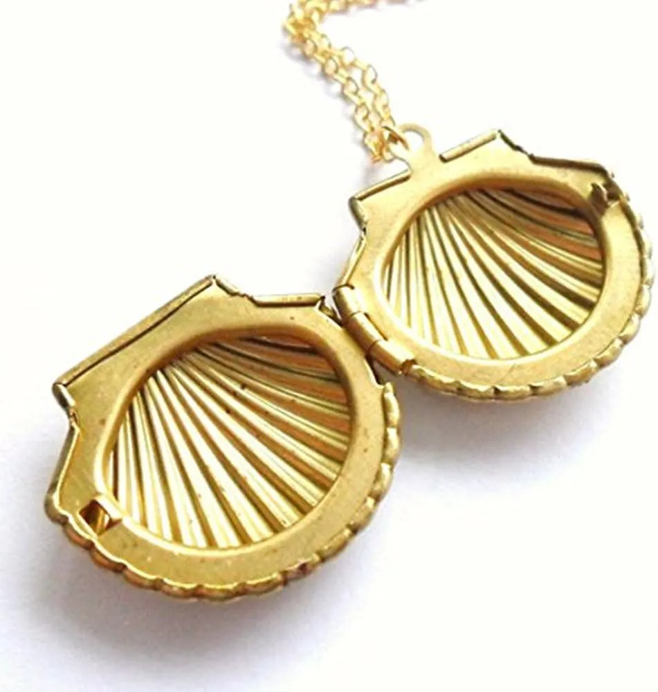 AHIER Sea Shell Locket, Mermaid Valentine Necklace, Beach Locket, Gold Tone Brass, Little Shell Locket, Nautical Jewelry (Gold)
