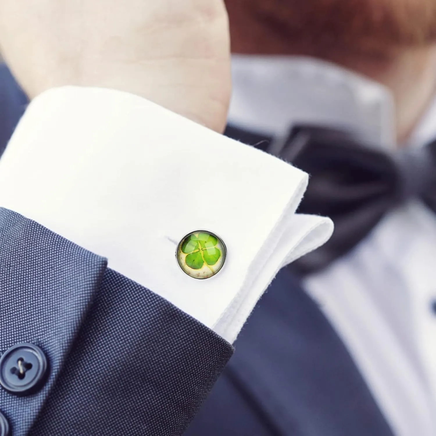 BESTYASH 2pcs Clover Cuff Links Shirts Cufflinks Decorative Cufflinks Men Clothing Accessories