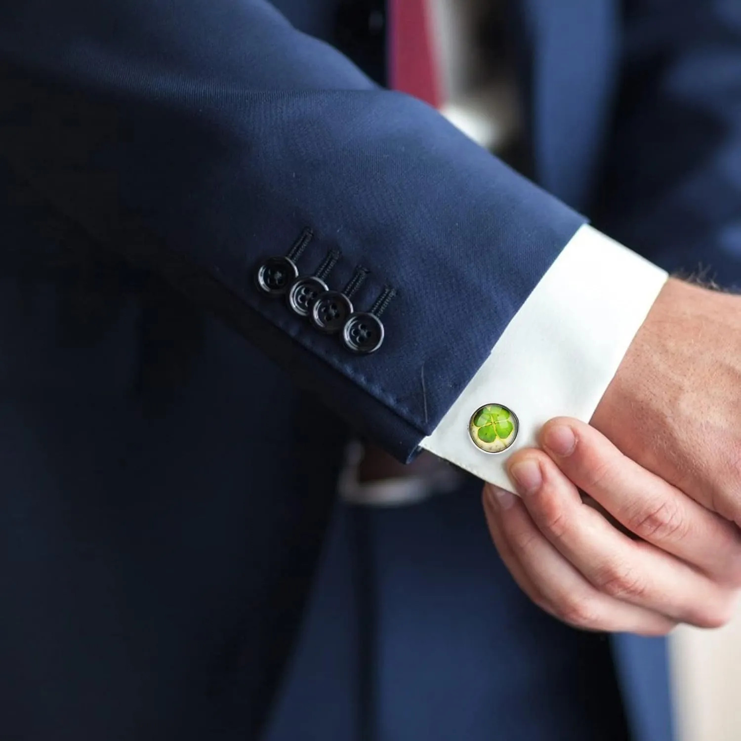 BESTYASH 2pcs Clover Cuff Links Shirts Cufflinks Decorative Cufflinks Men Clothing Accessories