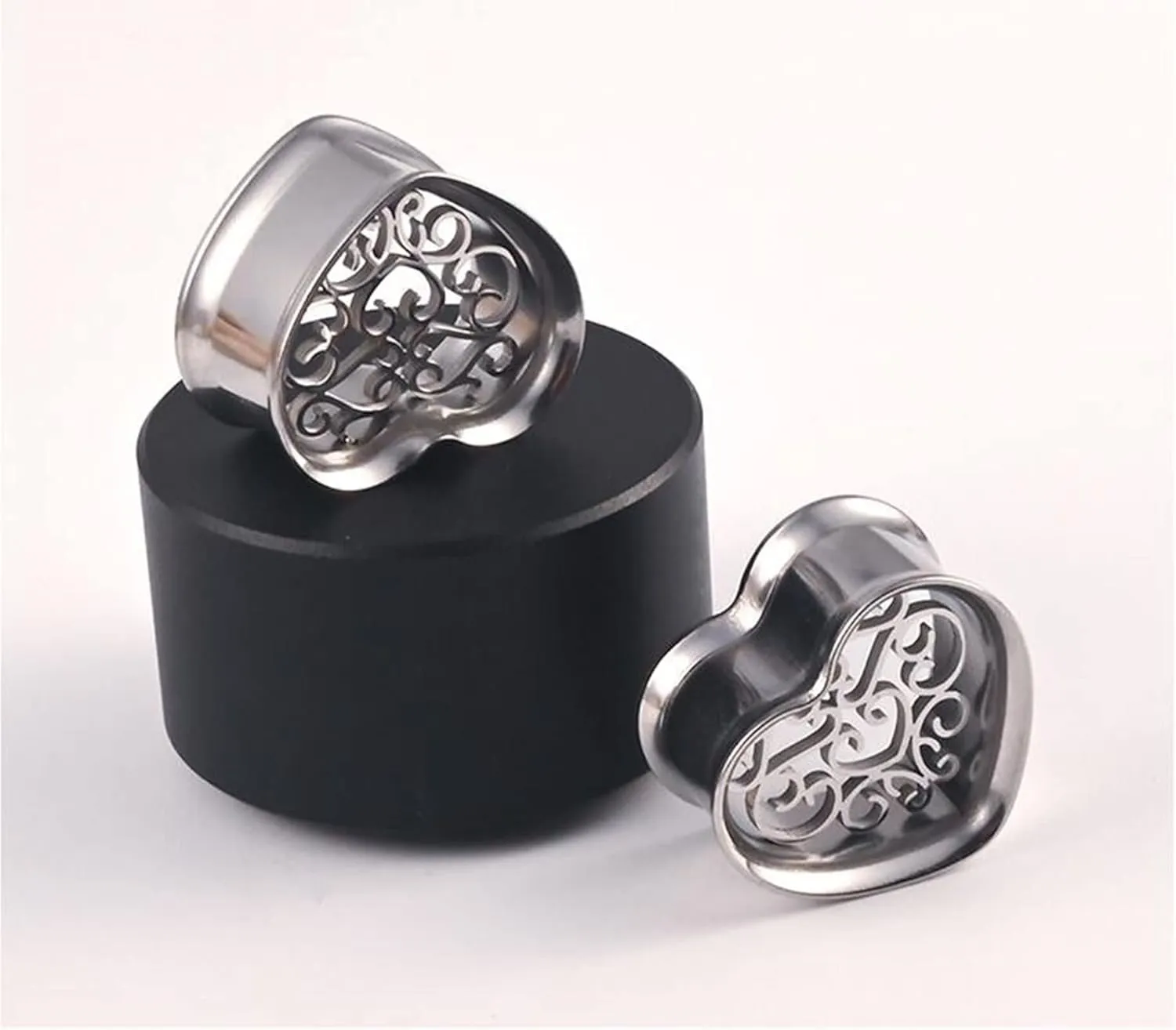 Daesar 2PCS Ear Tunnels, Stainless Steel Ear Plugs Polished Hollow Heart Ear Gauge Piercings Jewelry