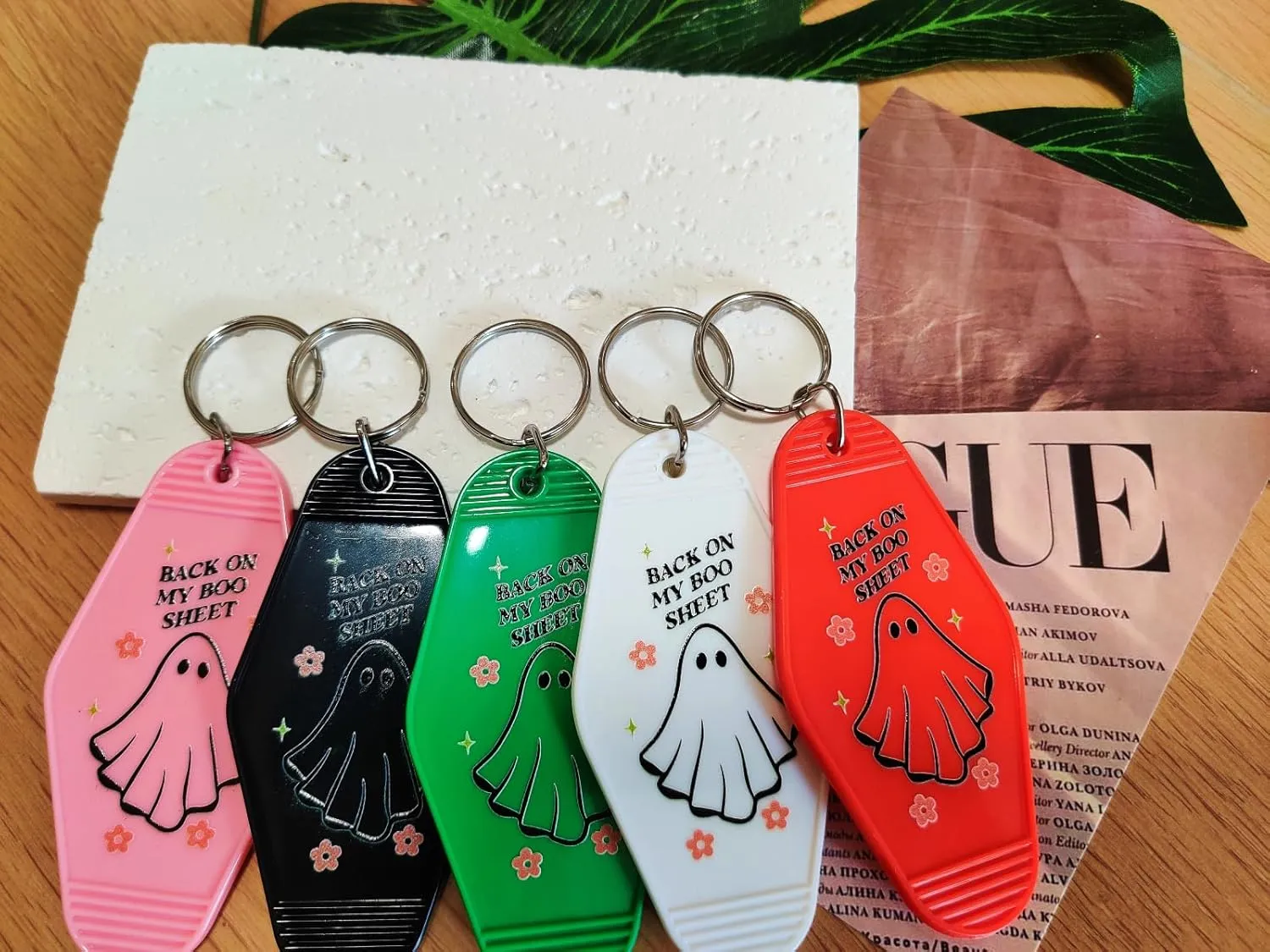 Ghost Keychain Hotel Key Ring Back On My Boo Sheet Retro Funny Accesories for Women Men Vintage Motel Travel