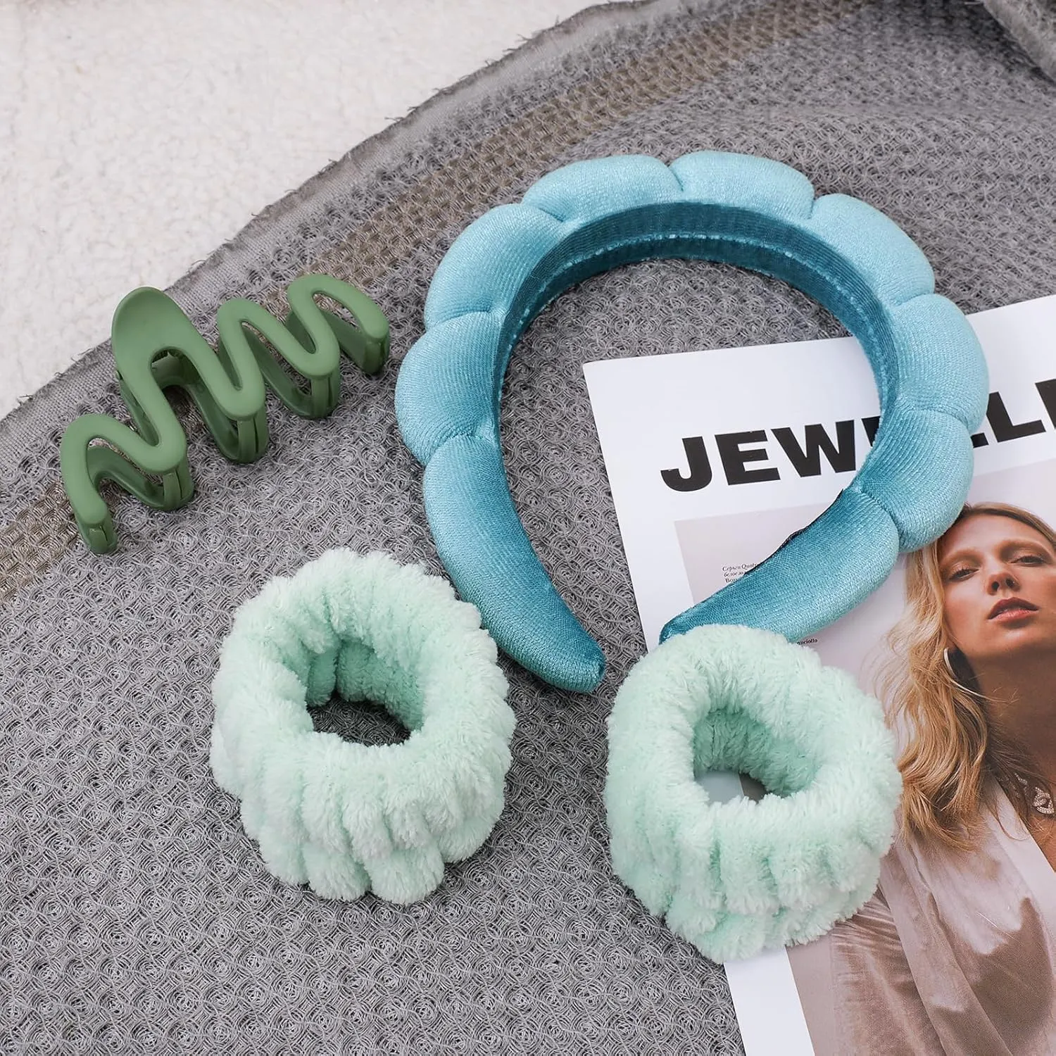 LOVNFC Spa Headband For Washing Face Green Set With 1 Makeup Headband & Hair Claw Clips & 2 Wrist Band for Women Make up Cute Fluffy Skincare Headband Valentines Day Gift Set for Girls