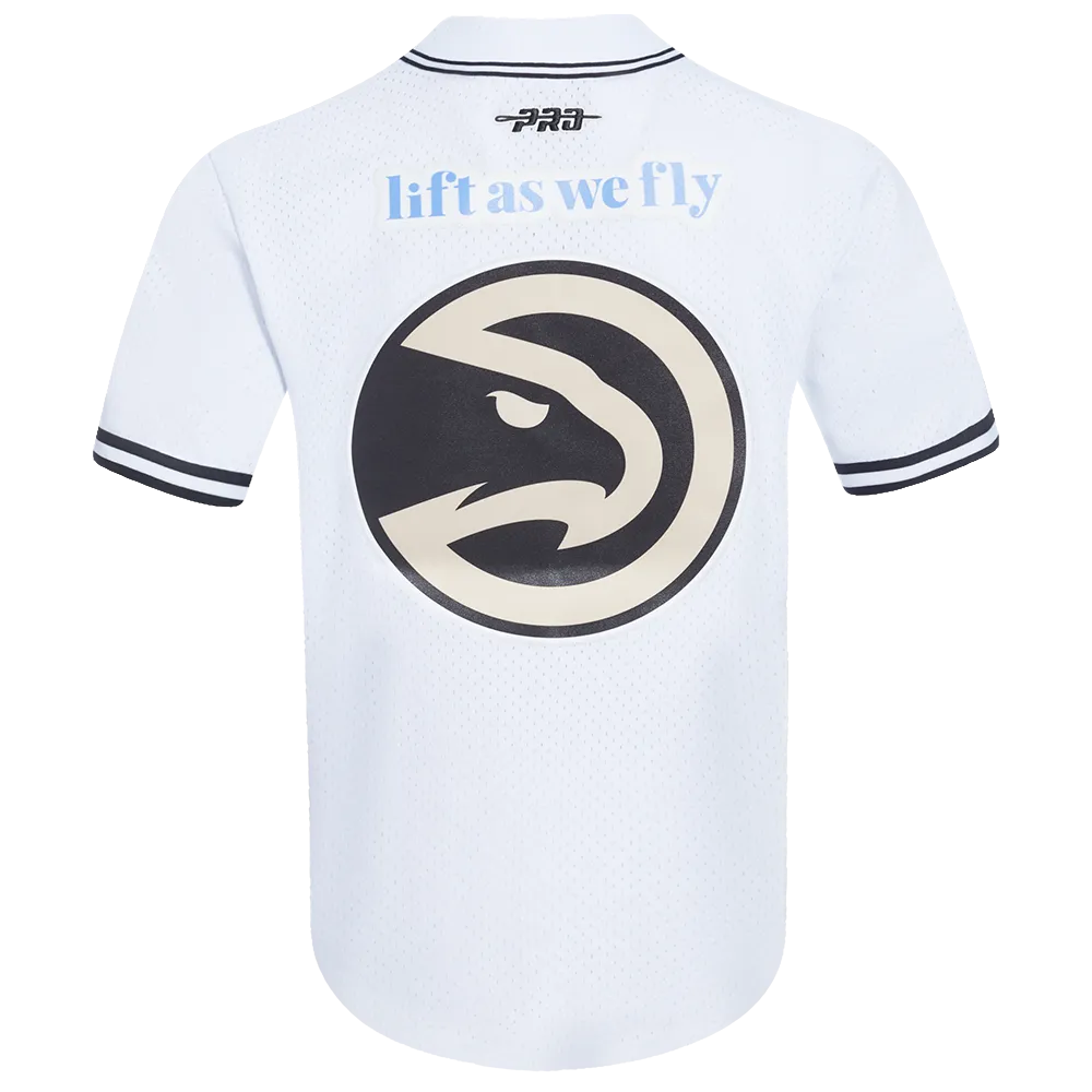 NBA ATLANTA HAWKS CITY EDITION 24-25 MEN'S MESH BUTTON DOWN SHIRT (WHITE/BLACK/WHITE)