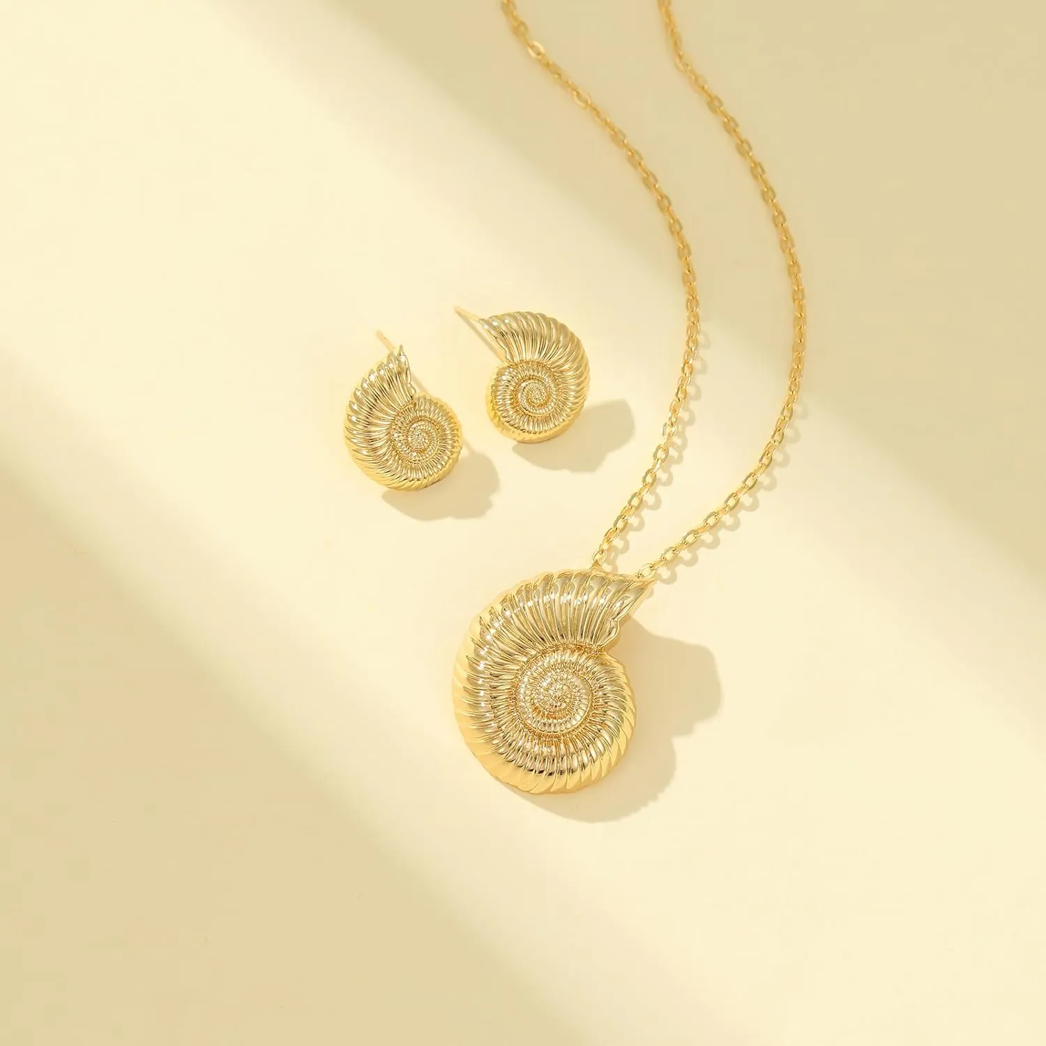 Shell Seashell Earrings for Women,Gold Beach Conch Shell Stud Earrings Gifts for Women